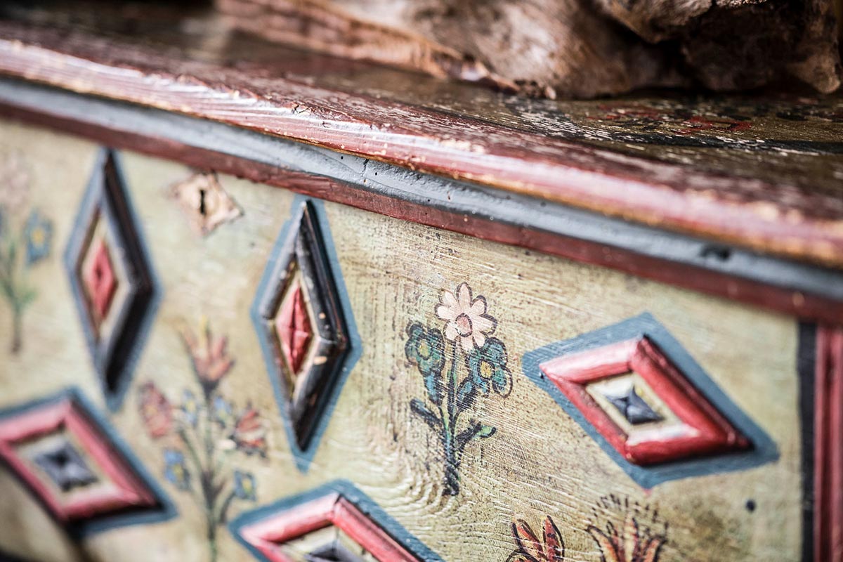 Antikes Möbelstück